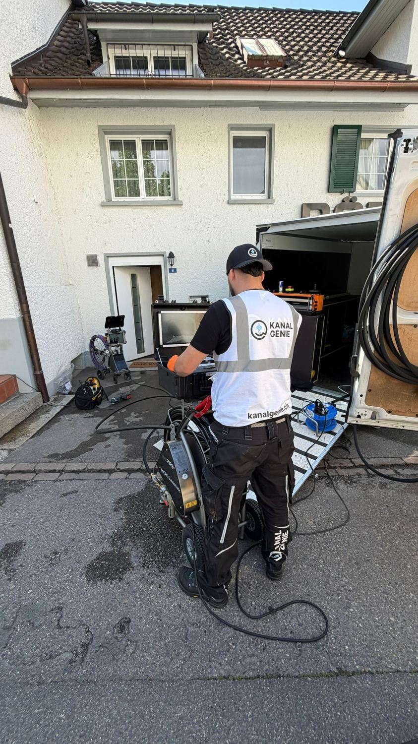 Kanal-TV-Befahrung mit Monitor vor Ort