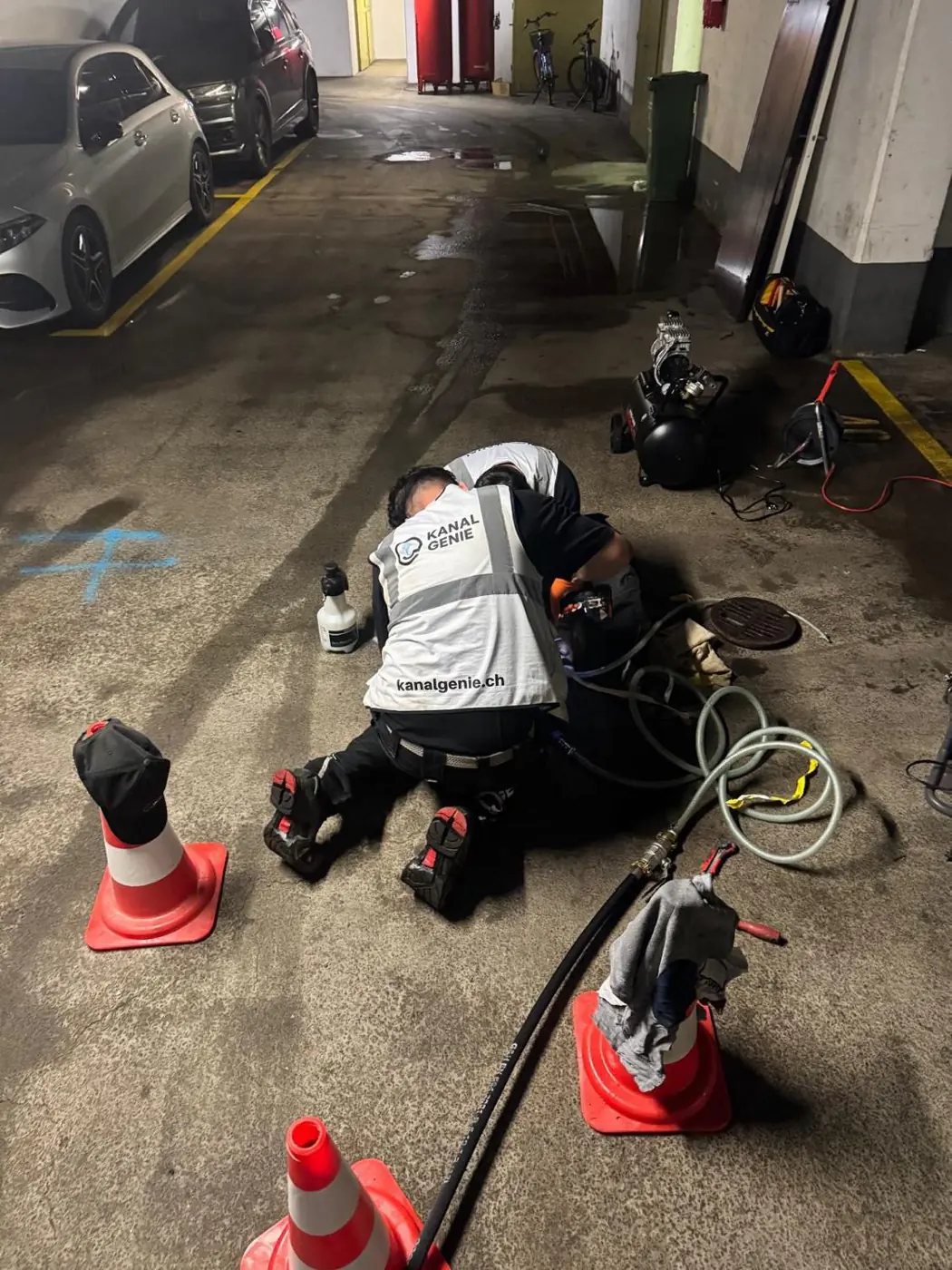 KanalGenie Team im 24/7-Notfalleinsatz in der Tiefgarage